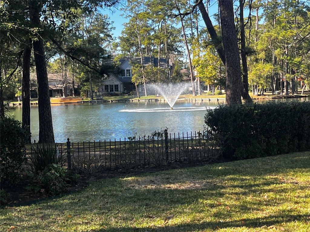 Photo of 15 Lorrielake Lane, Houston, TX 77024 (MLS # 21426526)