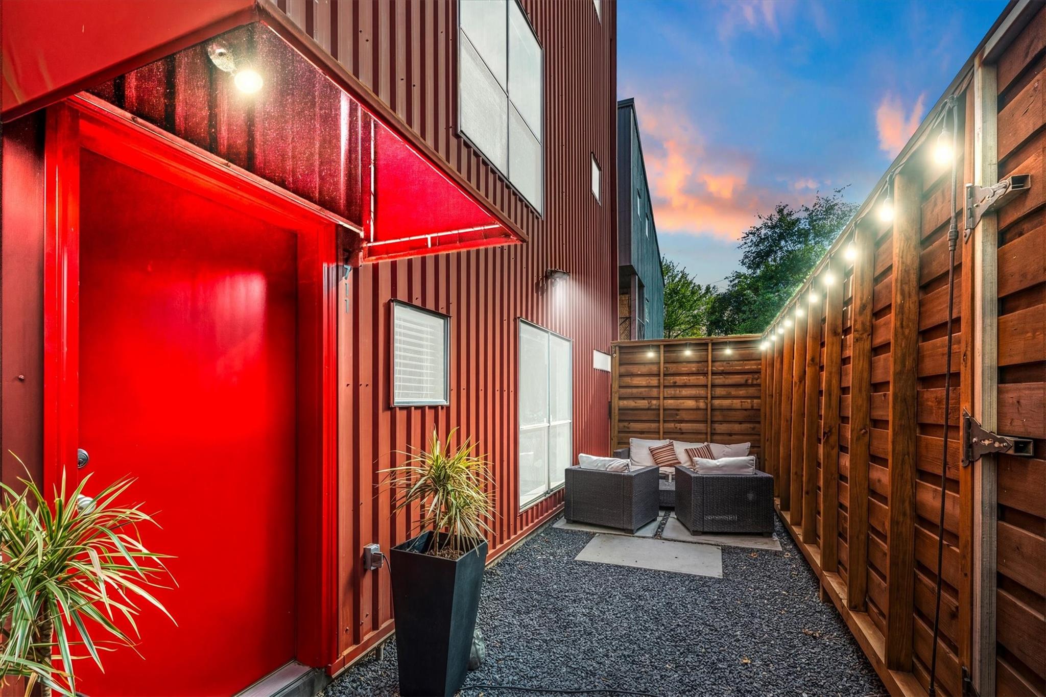 2711 Chenevert Street