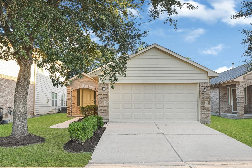 Photo of 1107 Hampton Villa Lane, Houston, TX 77047 (MLS # 91982535)