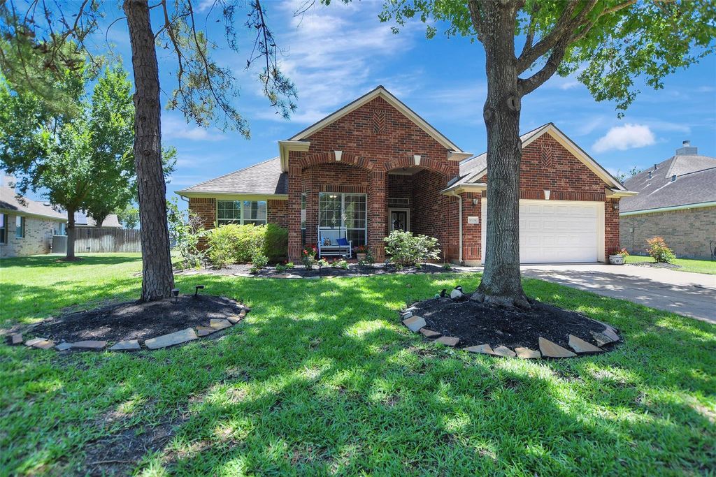 Photo of 10334 Linden Springs Drive, Houston, TX 77095 (MLS # 17121849)