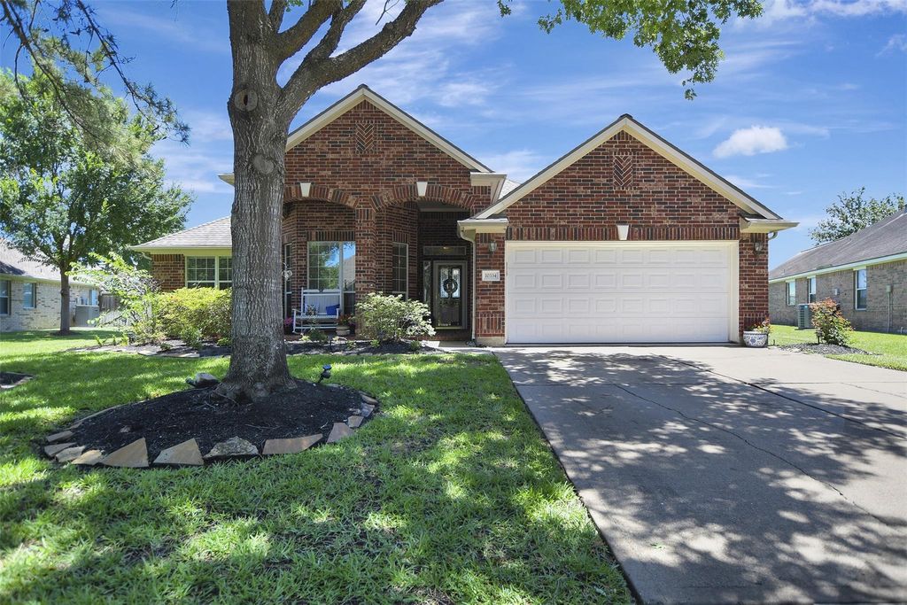 Photo of 10334 Linden Springs Drive, Houston, TX 77095 (MLS # 17121849)
