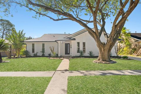 Photo of 7631 Westwind Lane, Houston, TX 77071 (MLS # 82811107)