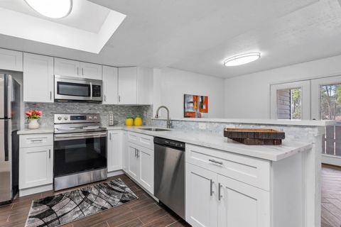 4444 Victory Drive Drive 1108 Houston TX 77088