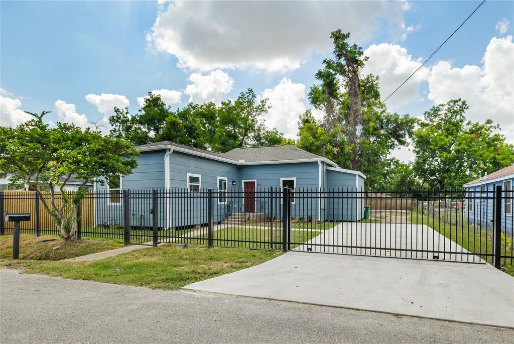Photo of 7415 Dyer Street, Houston, TX 77088 (MLS # 88338790)