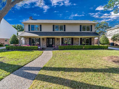 Photo of 14735 Kellywood Lane, Houston, TX 77079 (MLS # 39699466)