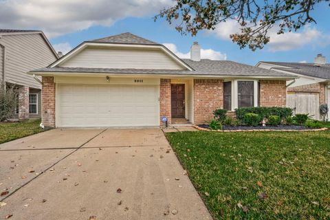 Photo of 2011 Creek Valley Lane, Sugar Land, TX 77478 (MLS # 13489834)