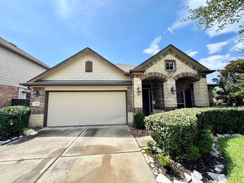 Photo of 11015 Walts Run Lane, Cypress, TX 77433 (MLS # 10133435)
