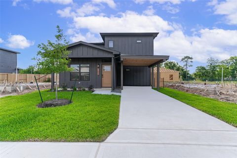 Photo of 9916 Dipping Woods Street, Houston, TX 77076 (MLS # 25966600)