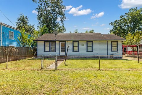 Photo of 105 Oddo Street, Houston, TX 77022 (MLS # 80509021) Photo of 105 Oddo Street, Houston, TX 77022 (MLS # 80509021)