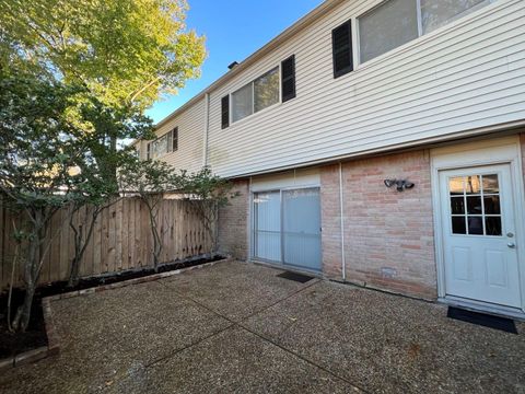 Tiny photo for 13140 Trail Hollow Drive #3140, Houston, TX 77079 (MLS # 17598925)