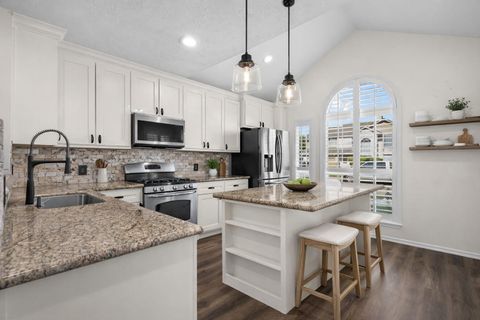 Tiny photo for 4826 Stone Bridge Street, Baytown, TX 77521 (MLS # 83247912)