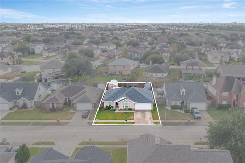 Tiny photo for 4826 Stone Bridge Street, Baytown, TX 77521 (MLS # 83247912)