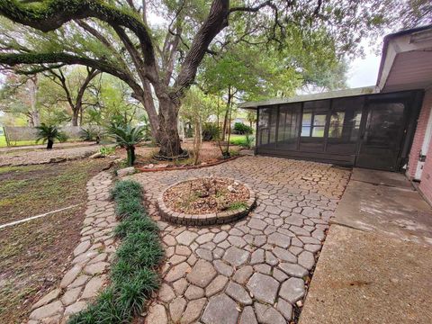 Photo of 706 Maple Street, Sweeny, TX 77480 (MLS # 54782540)