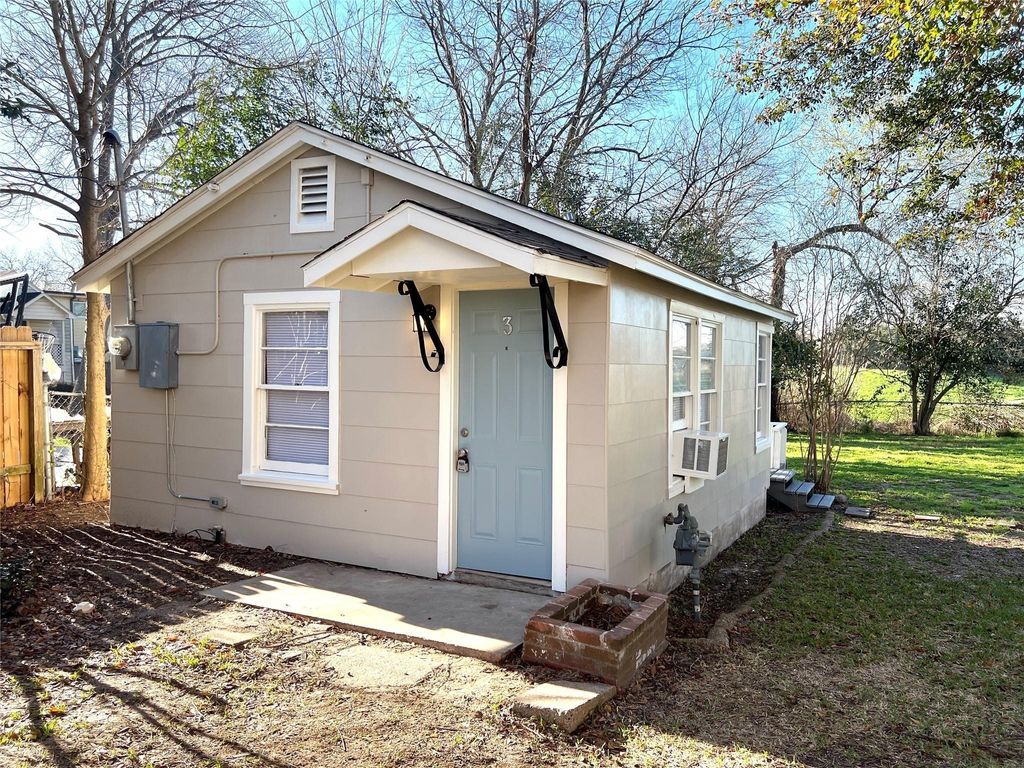 Photo of 2714 Carrolton Street #BACK, Houston, TX 77023 (MLS # 6331297)