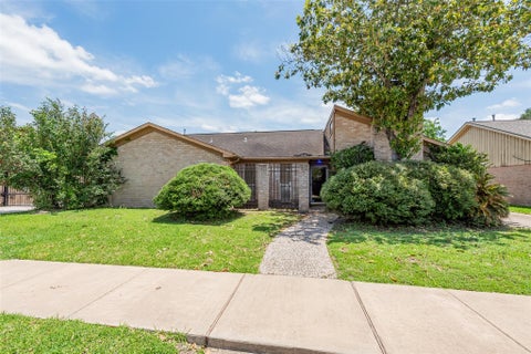 Photo of 10827 Braes Forest Drive, Houston, TX 77071 (MLS # 16220107)