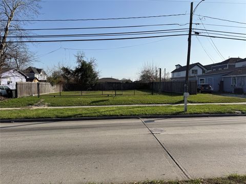 845 & 847 S Victory Drive Houston TX 77088