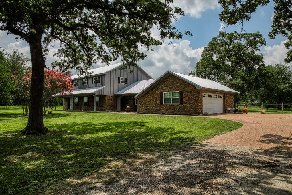 Photo of 528 E Us Highway 290 Highway, Carmine, TX 78932 (MLS # 25961065)