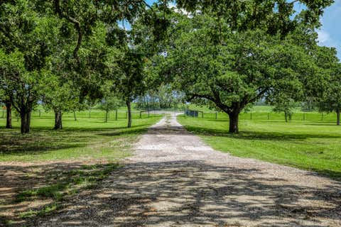 Photo of 528 E Us Highway 290 Highway, Carmine, TX 78932 (MLS # 25961065)
