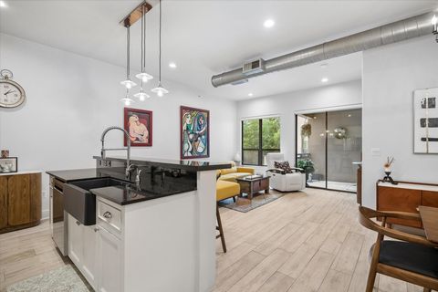 Photo of 1901 Post Oak Boulevard #2306, Houston, TX 77056 (MLS # 94934221)