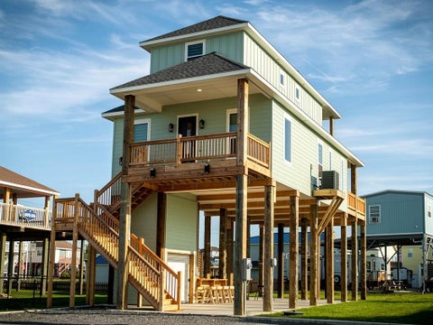 Photo of 1998 Royalville Court, Crystal Beach, TX 77650 (MLS # 33708475)