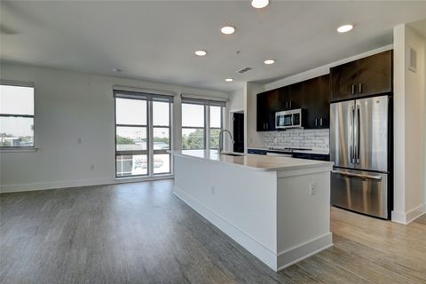 Photo of 6400 Washington Avenue #301, Houston, TX 77007 (MLS # 71789880)