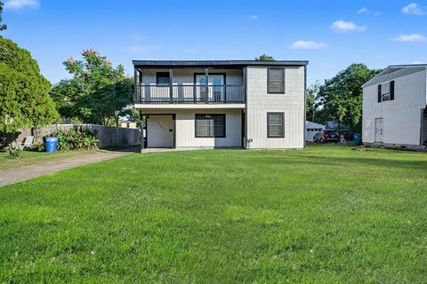 Photo of 1126 1st Avenue N, Texas City, TX 77590 (MLS # 72595110)