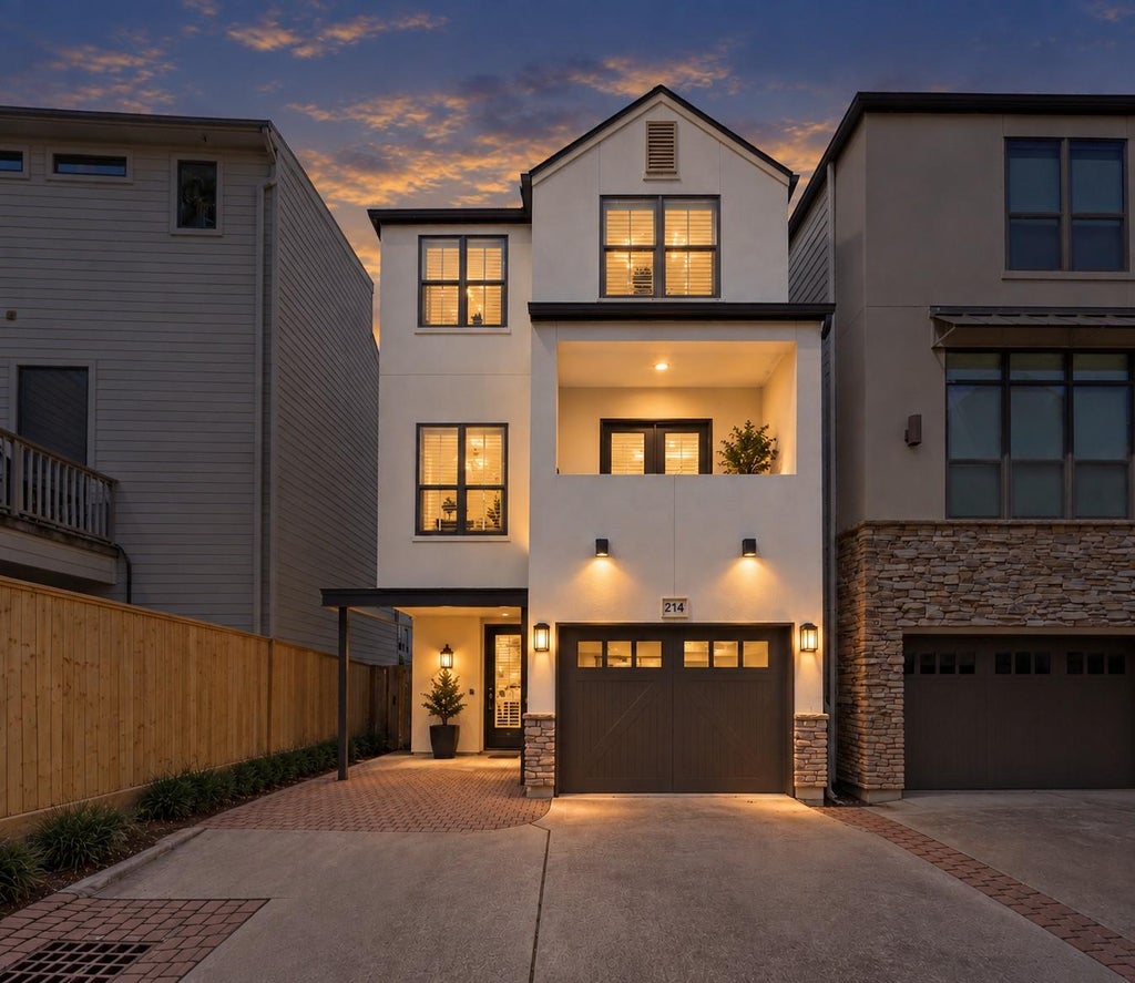 Photo of 214 Detering Street, Houston, TX 77007 (MLS # 46999245)