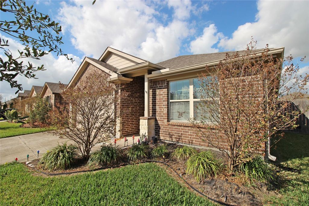 Photo of 4019 Spurwing Lane, Baytown, TX 77521 (MLS # 44336478)