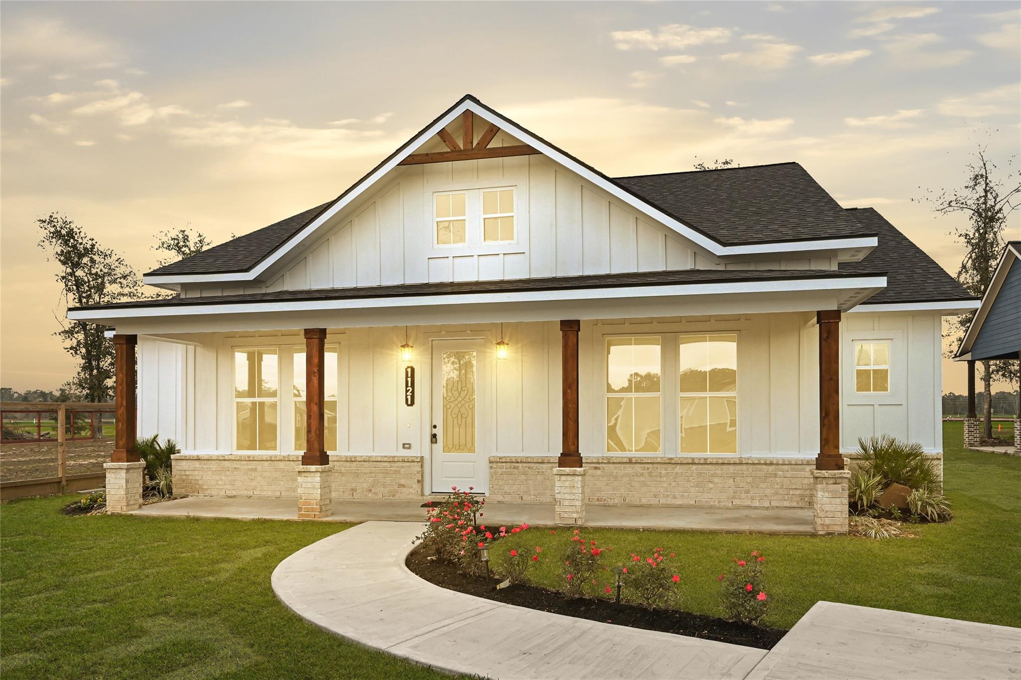 1121 Peter Pine Street