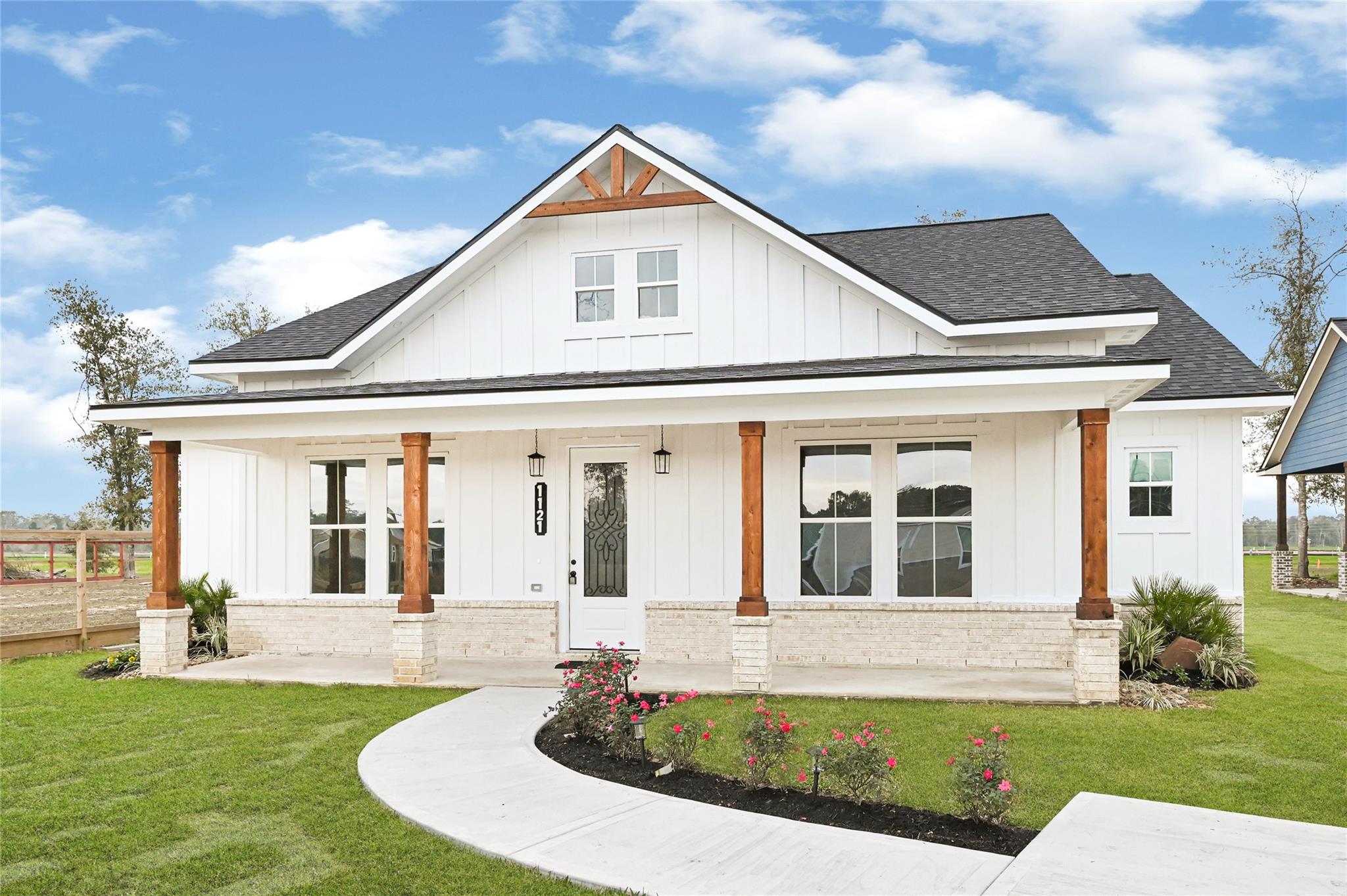 1121 Peter Pine Street