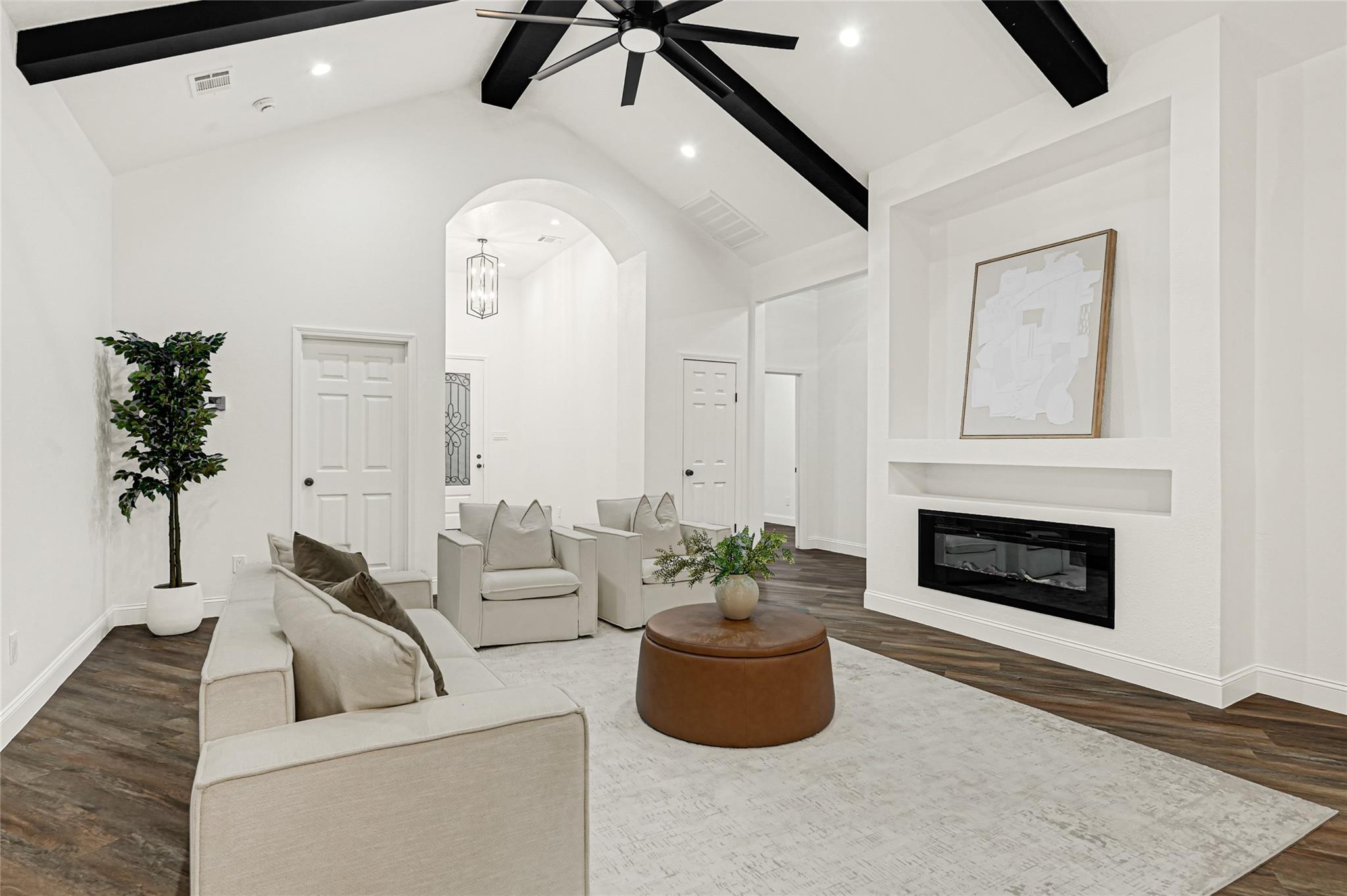 1121 Peter Pine Street