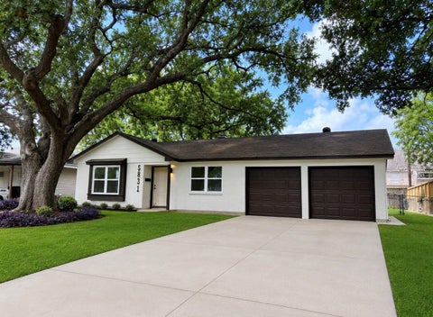 Photo of 5831 Chinaberry Drive, Houston, TX 77092 (MLS # 74883242)