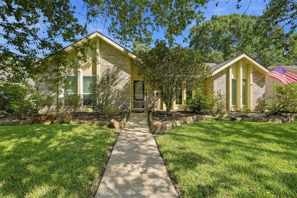Photo of 3807 Glenwood Springs Drive, Houston, TX 77345 (MLS # 44716877)