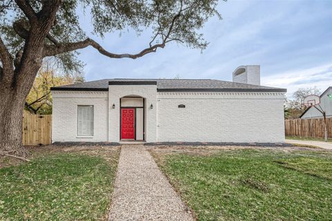 Photo of 10811 Villa Lea Lane, Houston, TX 77071 (MLS # 82112048)