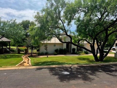 Photo of 1105 Hi Fault, Horseshoe Bay, TX 78657 (MLS # 22419965)