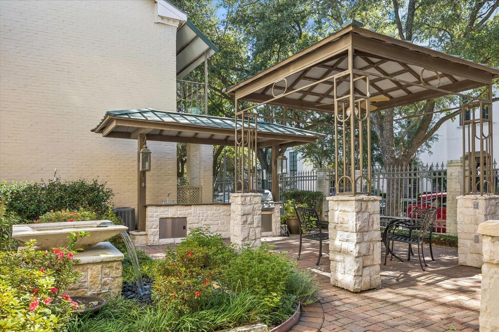 Photo of 2700 Revere St St #142, Houston, TX 77098 (MLS # 51784960)