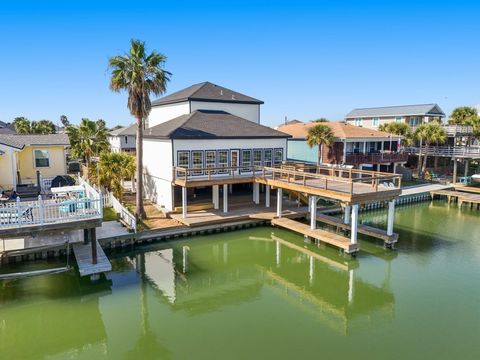 Photo of 16623 Jamaica Cove Road, Jamaica Beach, TX 77554 (MLS # 54523404)