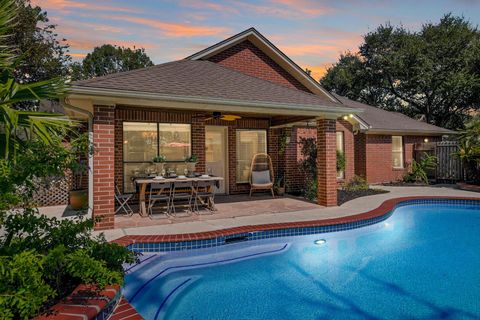Photo of 416 Live Oak Lane, Friendswood, TX 77546 (MLS # 17713521)