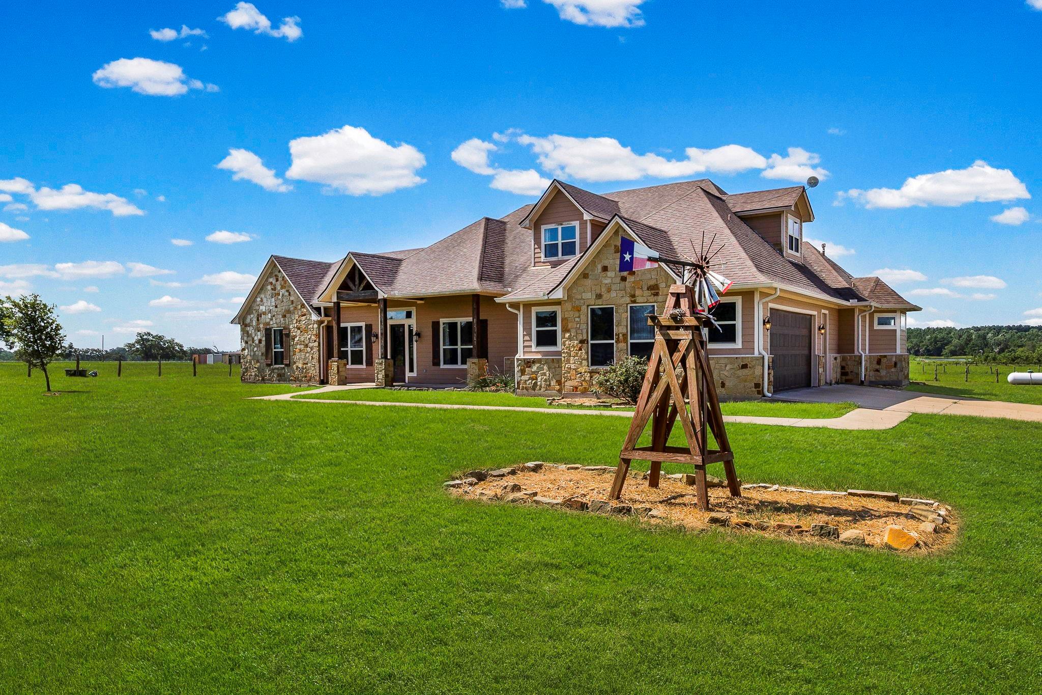 399 Fm 1696 Road W