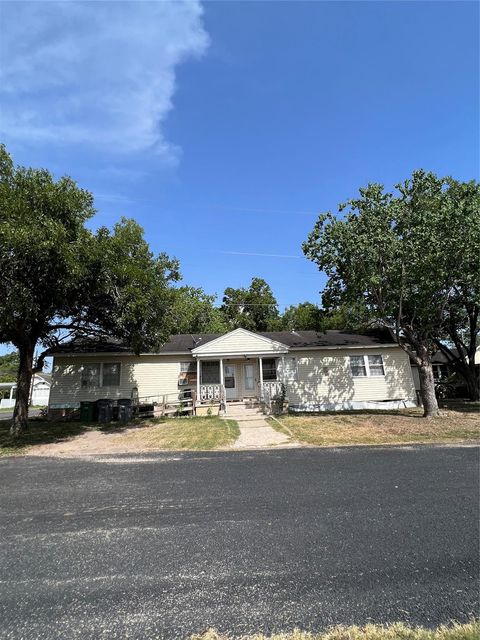 Multifamily For Sale - 102 S Victoria Street<br/> Victoria, TX 77901
