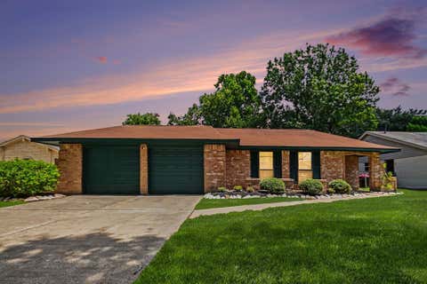 Photo of 10323 Kirkwren Drive, Houston, TX 77089 (MLS # 7816830)
