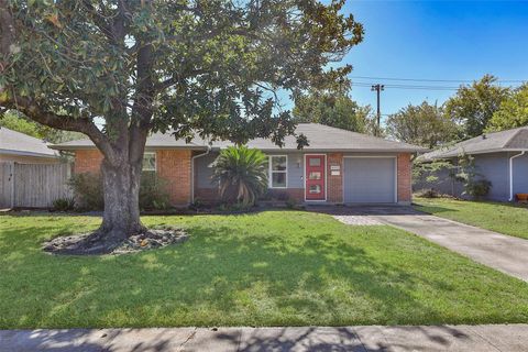 Photo of 4613 Libbey Lane, Houston, TX 77092 (MLS # 54059572)