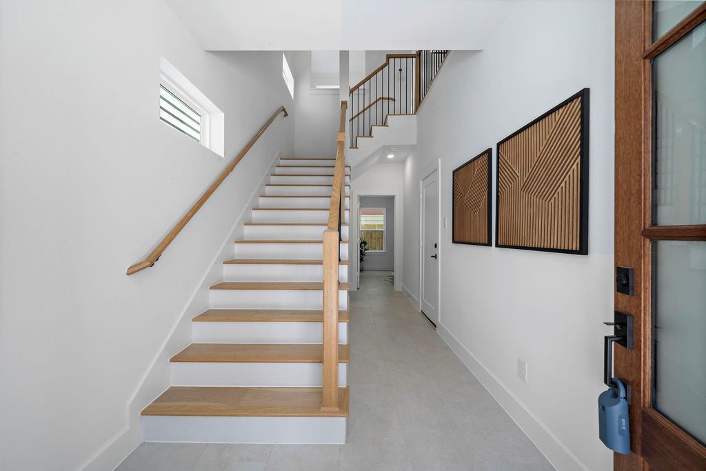 Photo of 923 Fisher Street #B, Houston, TX 77018 (MLS # 79826796)