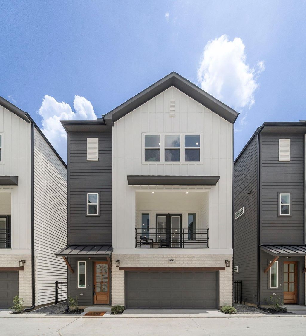 Photo of 923 Fisher Street #B, Houston, TX 77018 (MLS # 79826796)