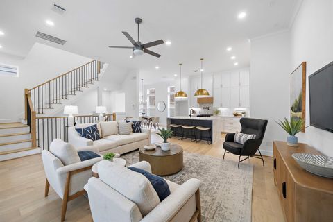 923 Fisher Street B Houston TX 77018