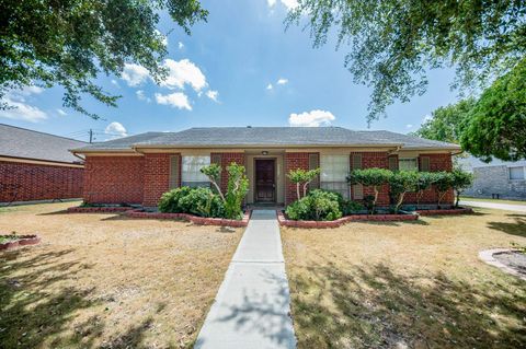 Photo of 13211 Rosstown Drive, Sugar Land, TX 77478 (MLS # 87180040)