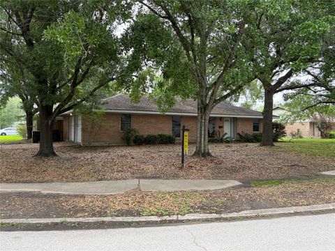 Photo of 5422 Spellman Road, Houston, TX 77096 (MLS # 9521329)