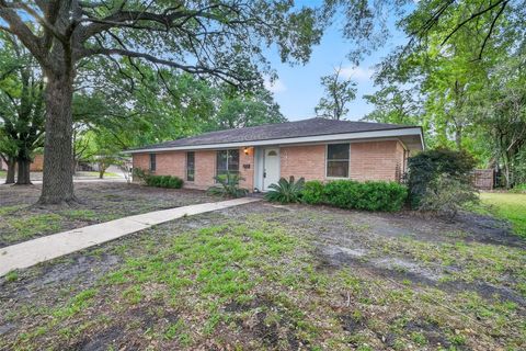 Photo of 5422 Spellman Road, Houston, TX 77096 (MLS # 9521329)