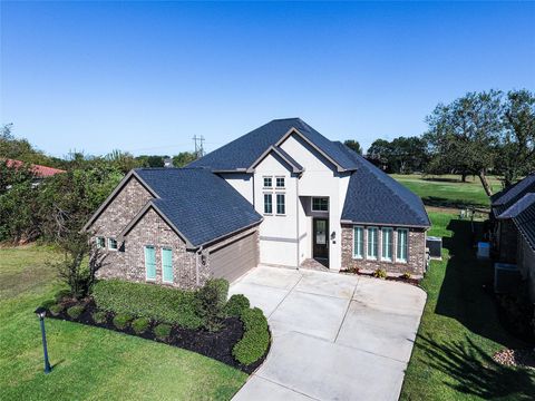 Photo of 10 Bermuda Circle, Montgomery, TX 77356 (MLS # 76164953)