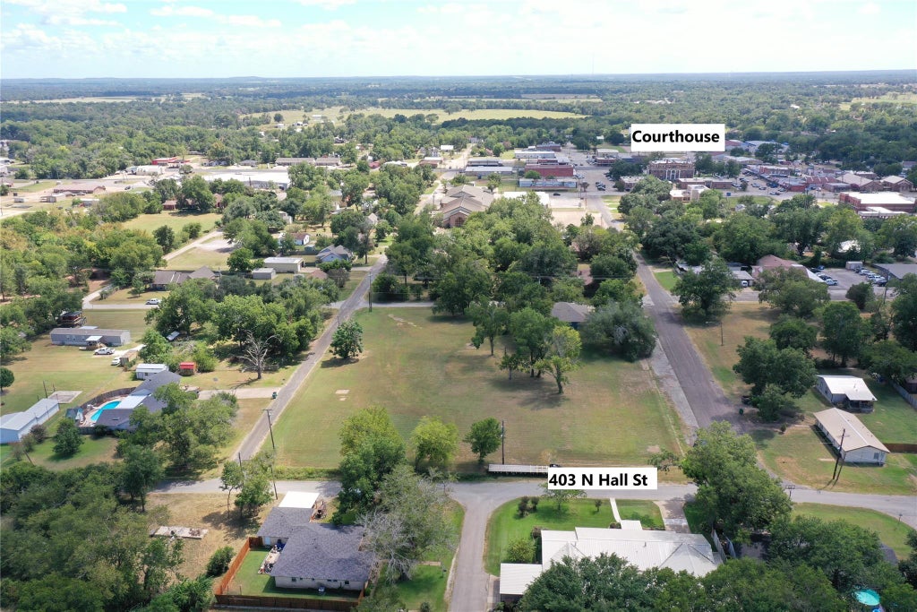 Photo of 403 N Hall Street, Fairfield, TX 75840 (MLS # 49250222)